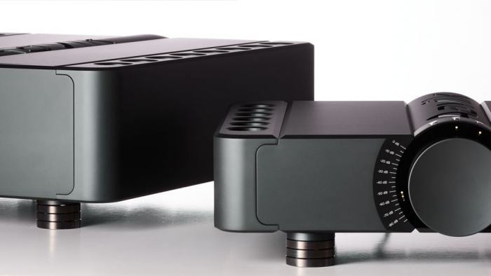 Aavik-C300-P300-2032px