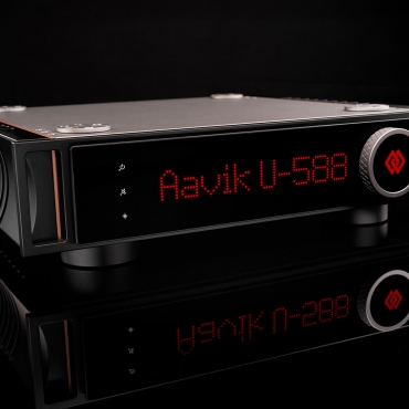 U588_FrontSkewed_Wide_BBG_DESKTOP